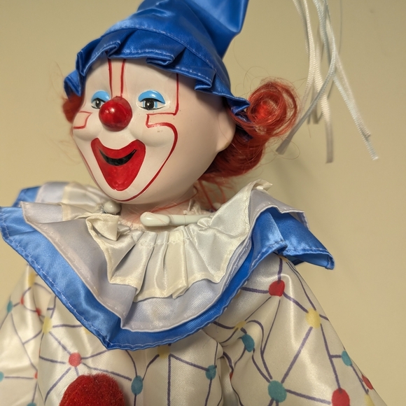 Vintage Heritage Mint Clown Collection Doll With I Love You Heart Balloon - Picture 4 of 12